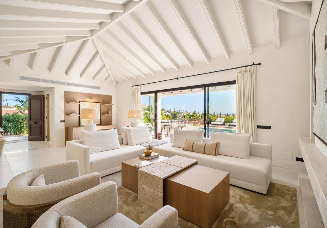 Exceptional One-Level Villa in a gated community in Nueva Andalucía