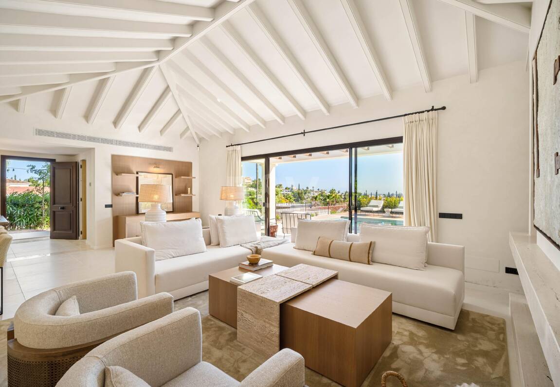 Außergewöhnliche einstöckige Villa in gesicherter Wohnanlage