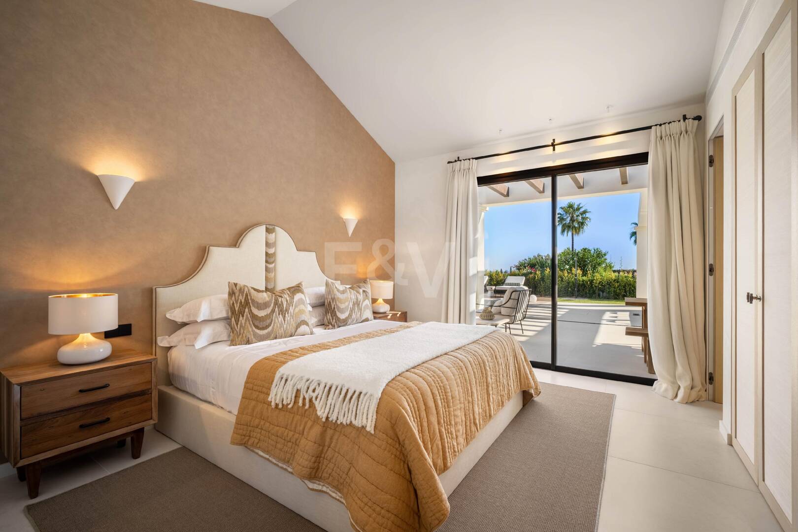 Excepcional Villa de una Planta en Comunidad Cerrada