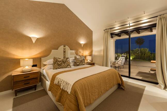 Außergewöhnliche einstöckige Villa in gesicherter Wohnanlage