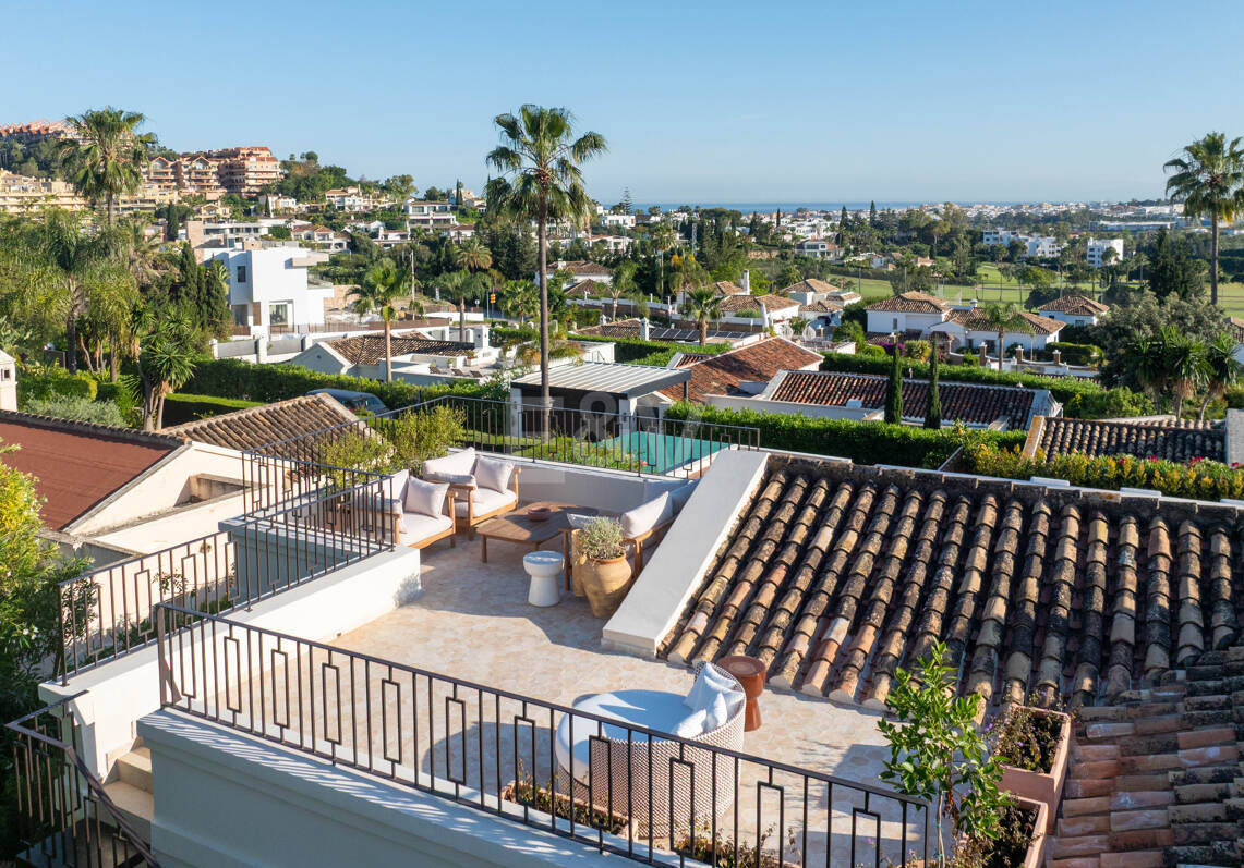 Exceptional One-Level Villa in a gated community in Nueva Andalucía