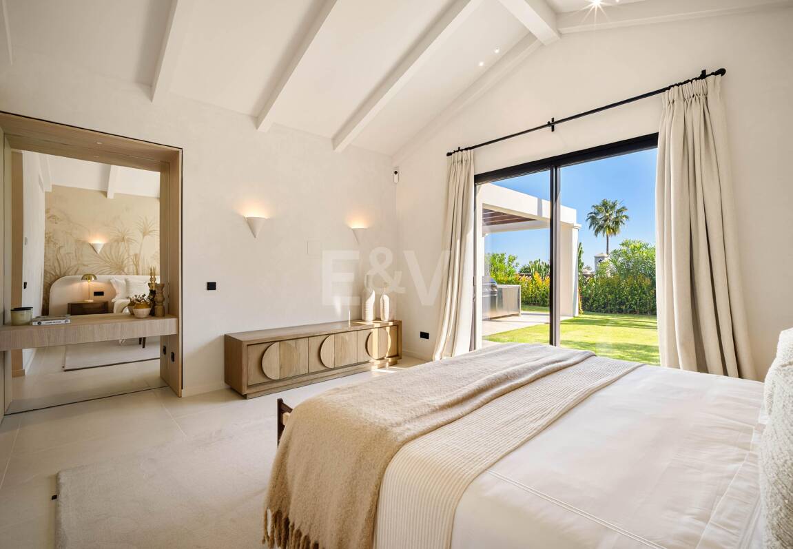 Außergewöhnliche einstöckige Villa in gesicherter Wohnanlage