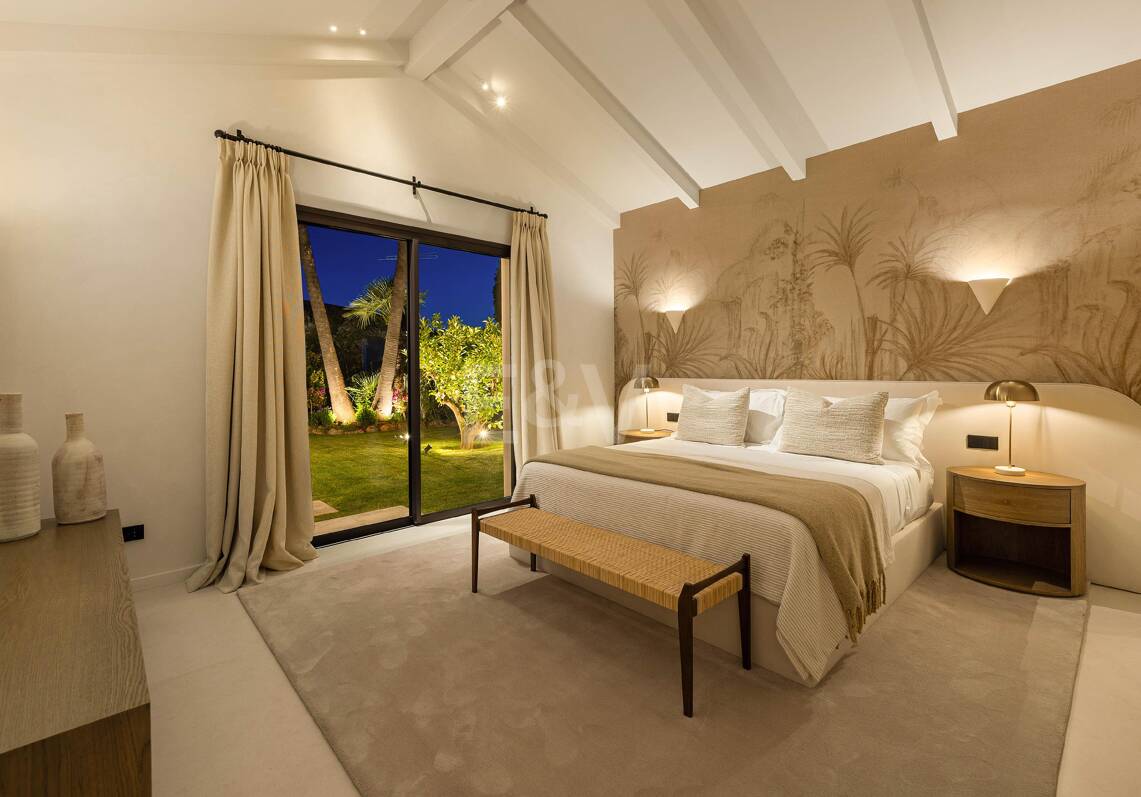 Exceptional One-Level Villa in a gated community in Nueva Andalucía