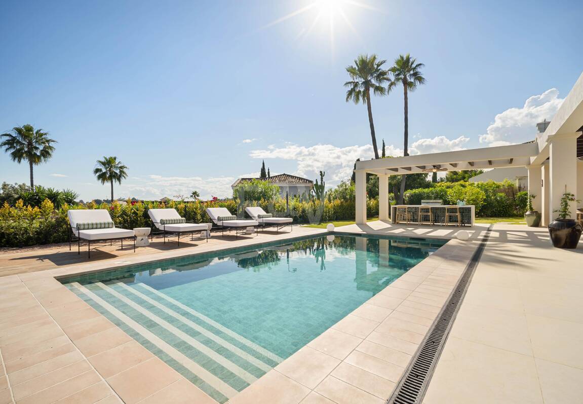 Außergewöhnliche einstöckige Villa in gesicherter Wohnanlage