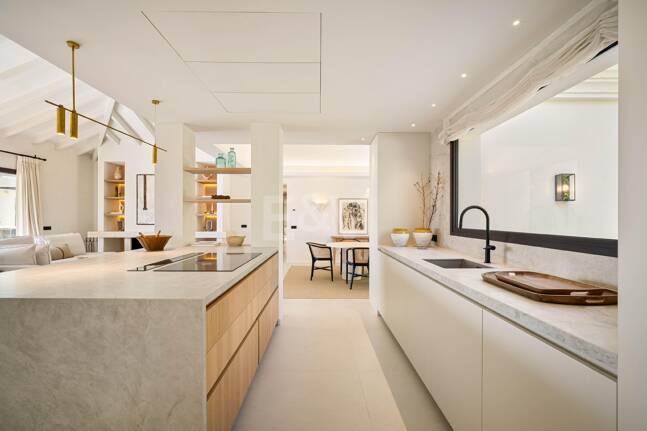 Außergewöhnliche einstöckige Villa in gesicherter Wohnanlage