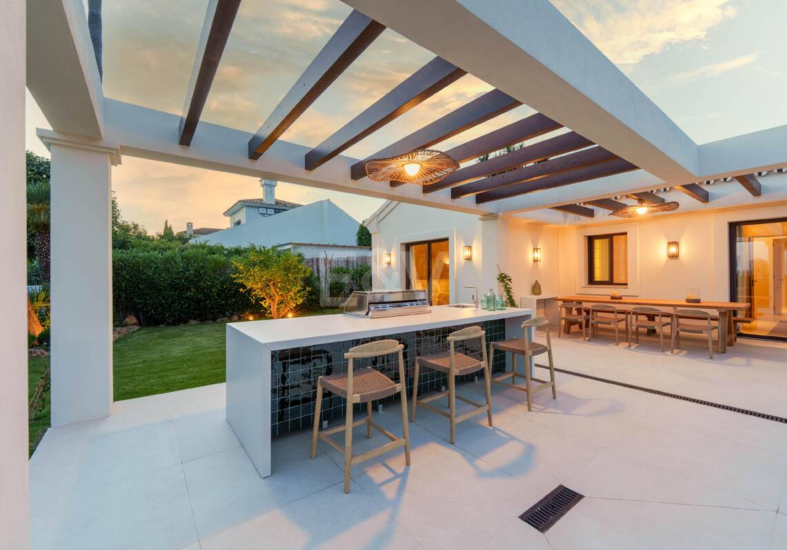 Exceptional One-Level Villa in a gated community in Nueva Andalucía