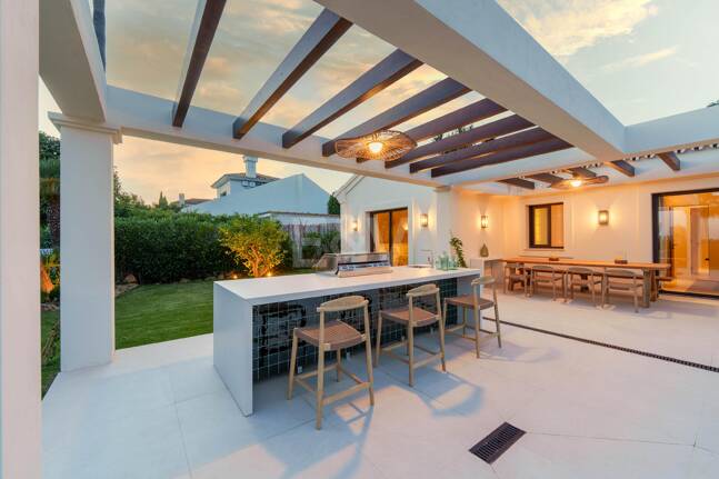 Außergewöhnliche einstöckige Villa in gesicherter Wohnanlage