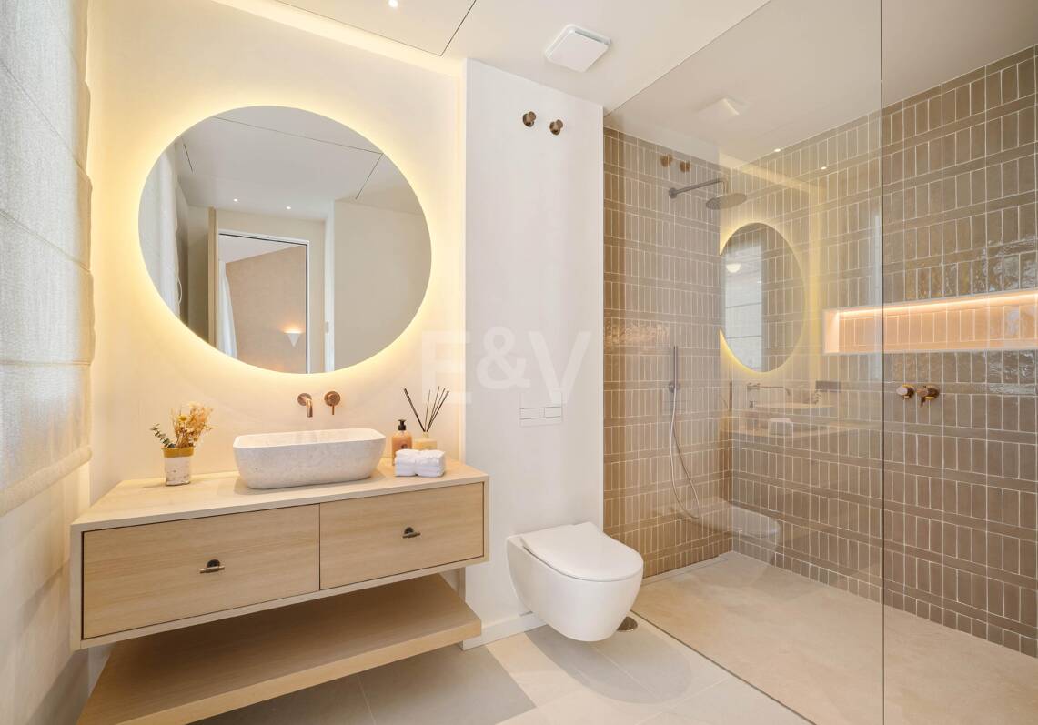 Exceptional One-Level Villa in a gated community in Nueva Andalucía