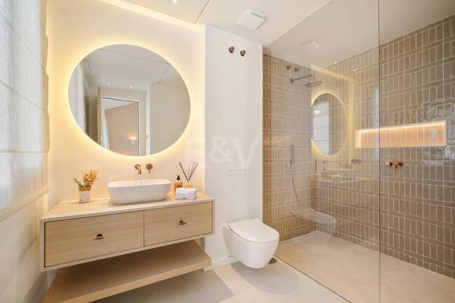 Außergewöhnliche einstöckige Villa in gesicherter Wohnanlage