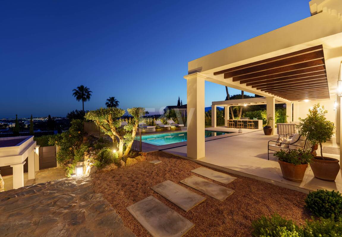 Außergewöhnliche einstöckige Villa in gesicherter Wohnanlage