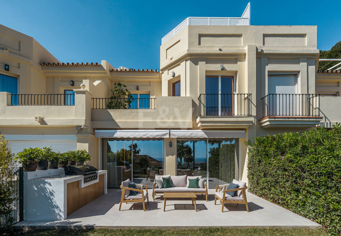 Renoverat radhus med havsutsikt i la Quinta Hills