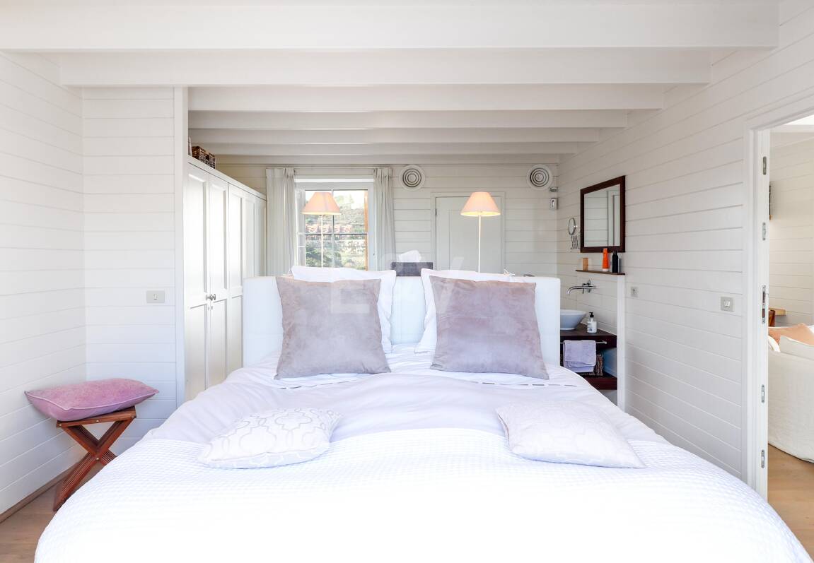 Villa with Nordic Charm and Mediterranean Views