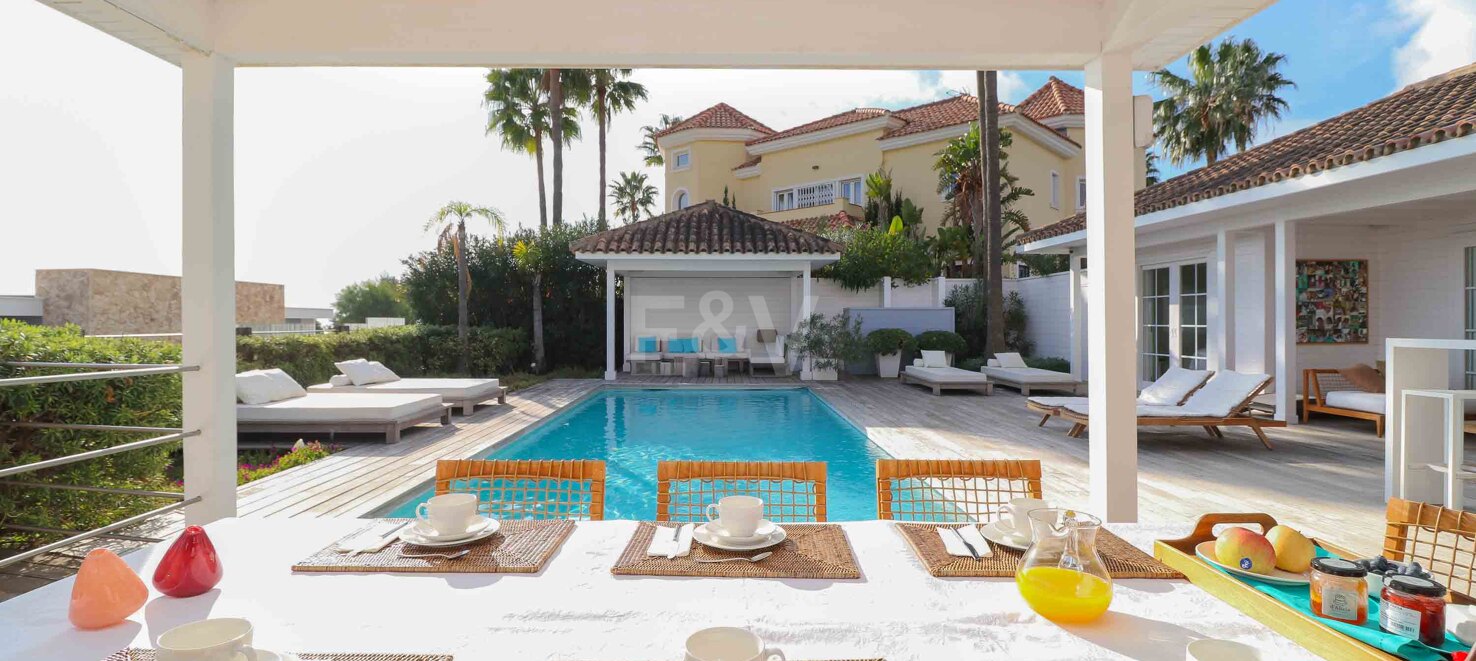 Villa with Nordic Charm and Mediterranean Views
