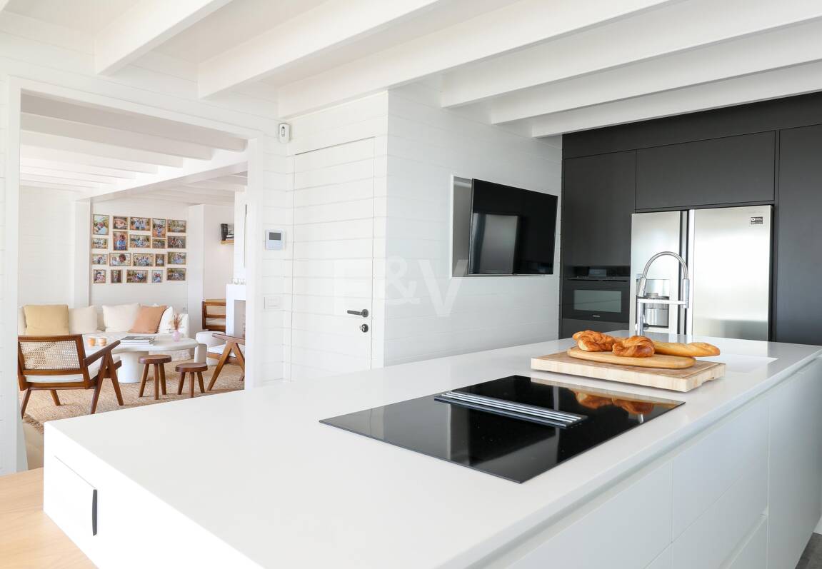 Villa with Nordic Charm and Mediterranean Views