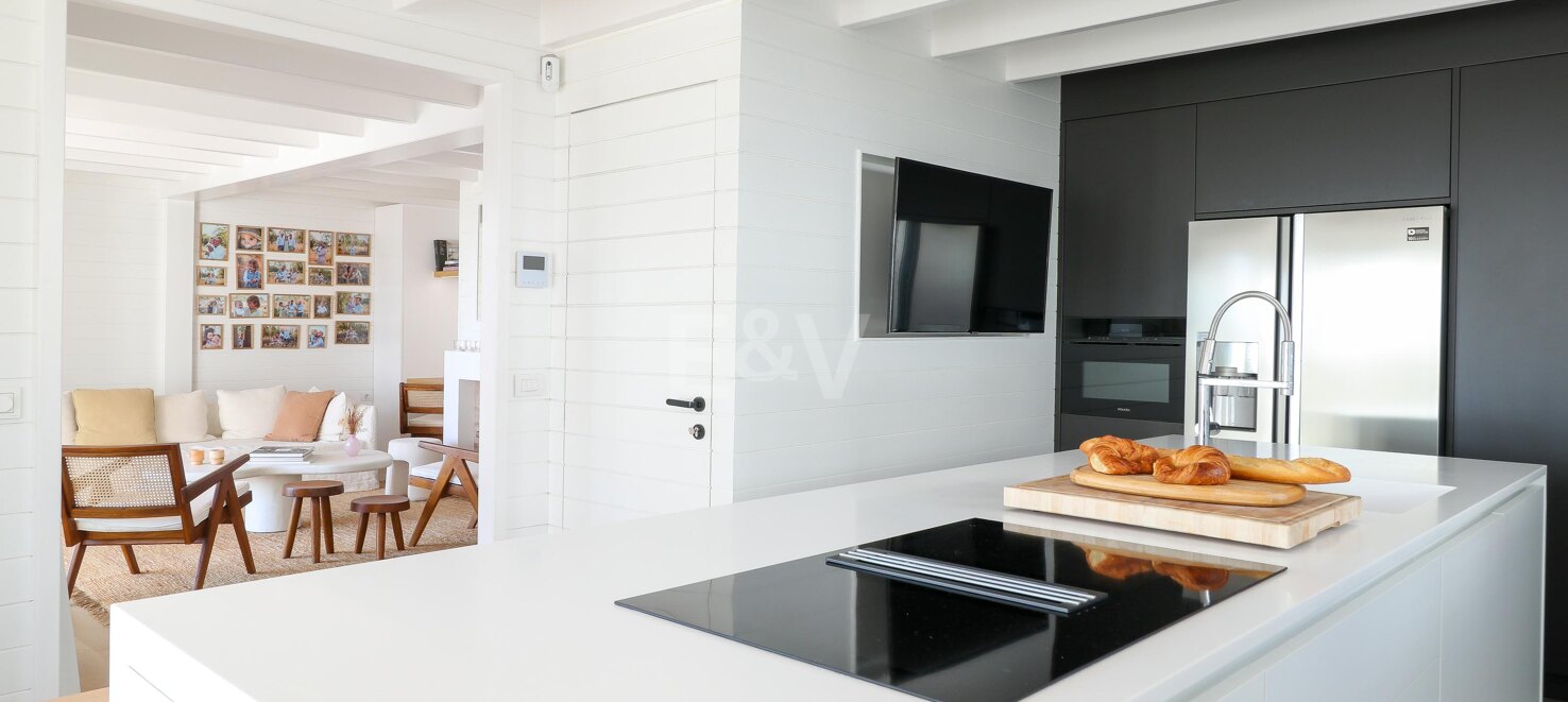 Villa with Nordic Charm and Mediterranean Views