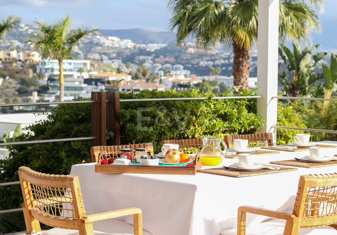 One Level Villa with Nordic Charm and Mediterranean Views