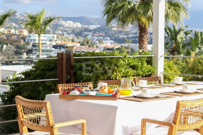 Villa with Nordic Charm and Mediterranean Views