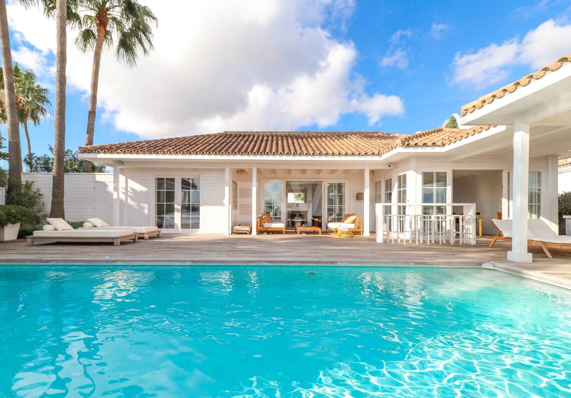 One Level Villa with Nordic Charm and Mediterranean Views