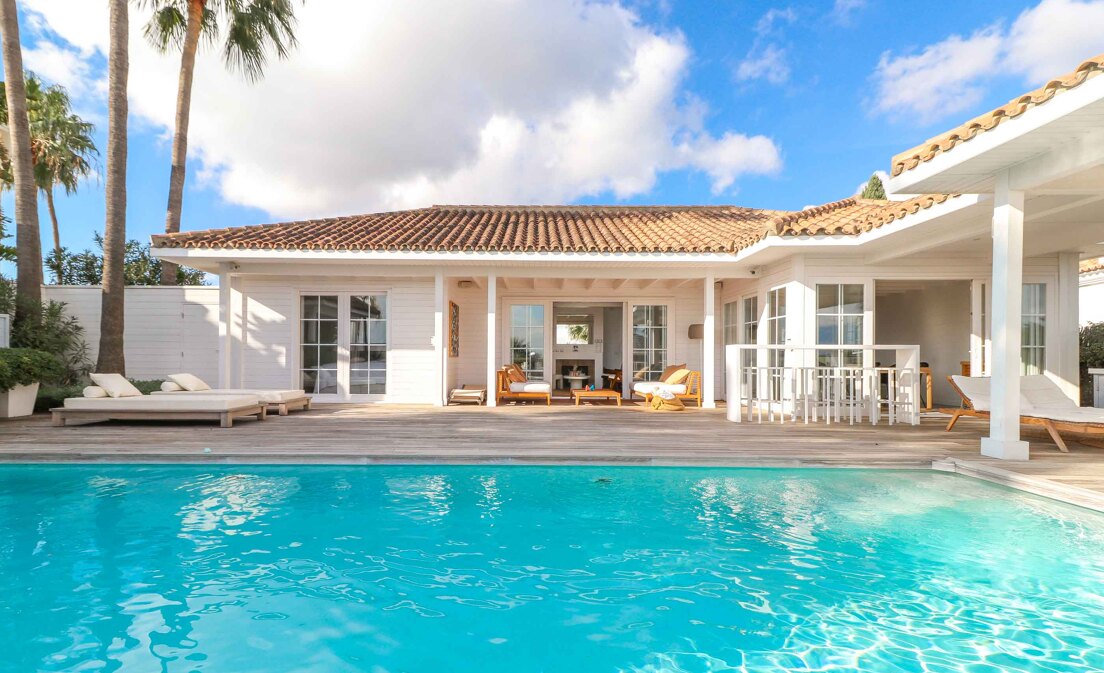 Villa with Nordic Charm and Mediterranean Views