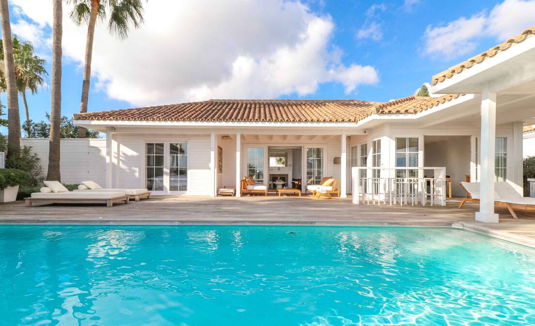 Villa med Nordic Charm och Medelhavsutsikt
