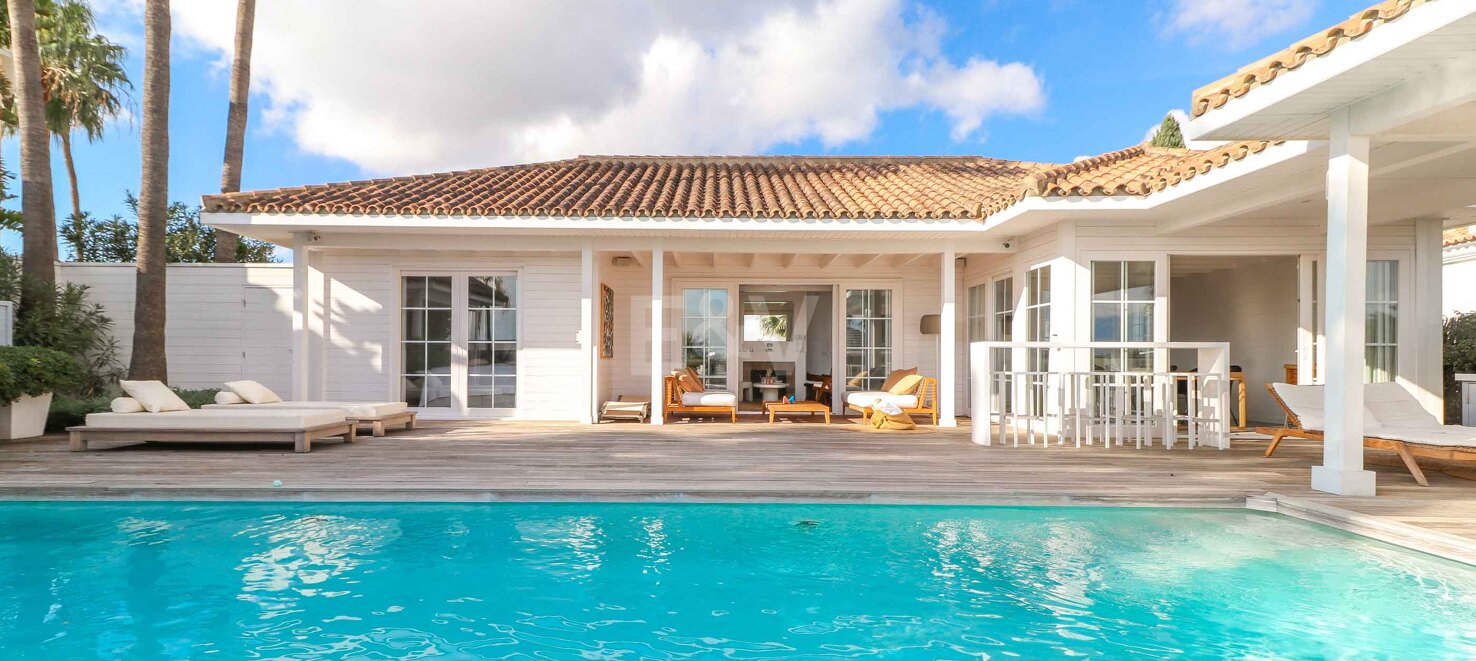 Villa with Nordic Charm and Mediterranean Views