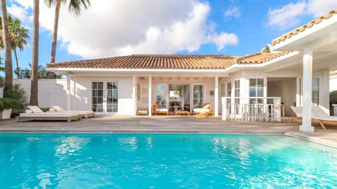 One Level Villa with Nordic Charm and Mediterranean Views