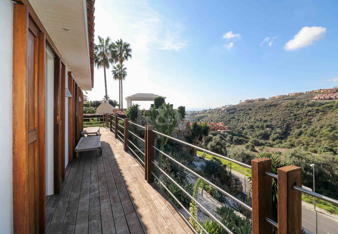 Villa with Nordic Charm and Mediterranean Views