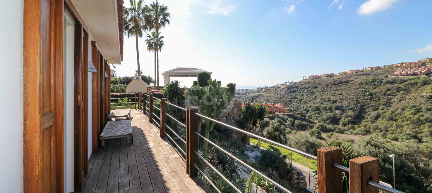 Villa with Nordic Charm and Mediterranean Views