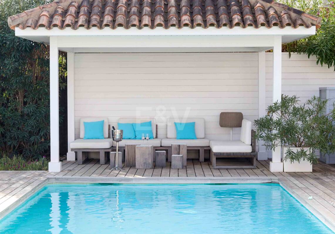 One Level Villa with Nordic Charm and Mediterranean Views