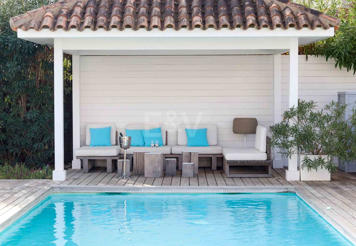 Villa with Nordic Charm and Mediterranean Views