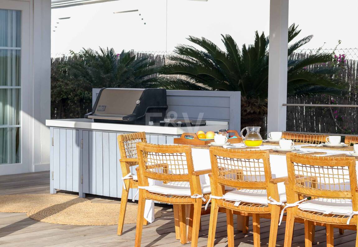 Villa with Nordic Charm and Mediterranean Views