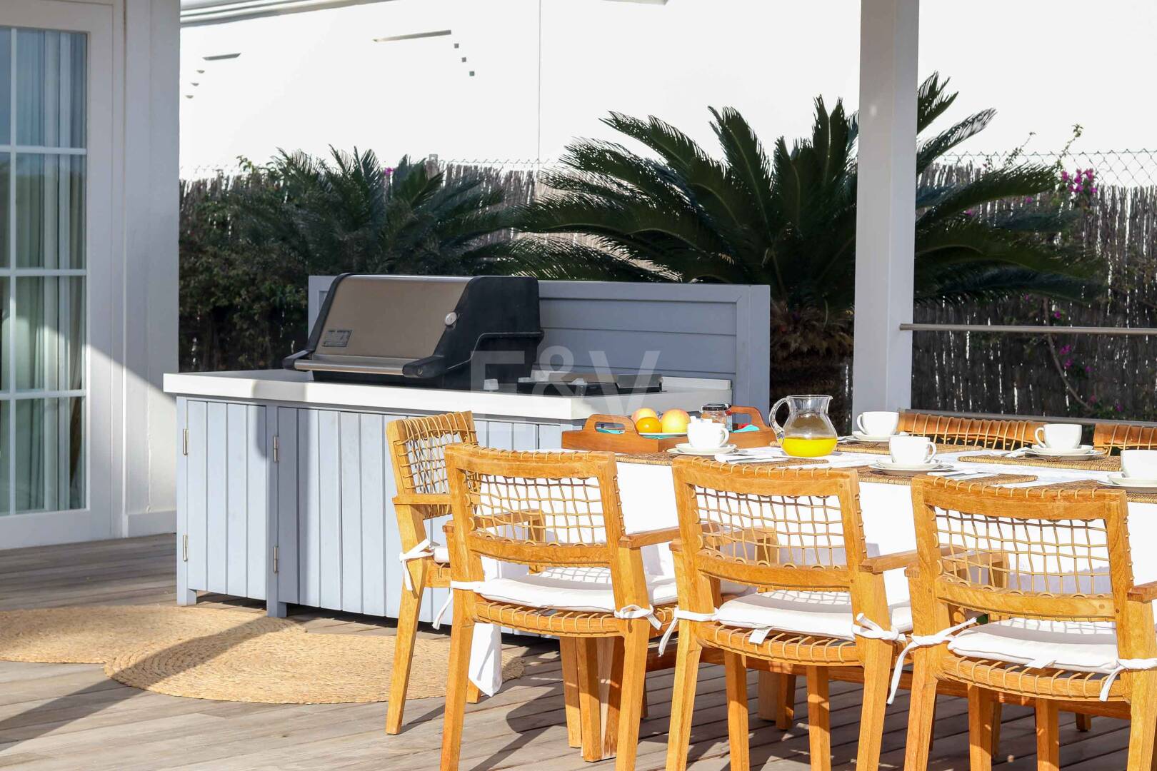 Villa with Nordic Charm and Mediterranean Views