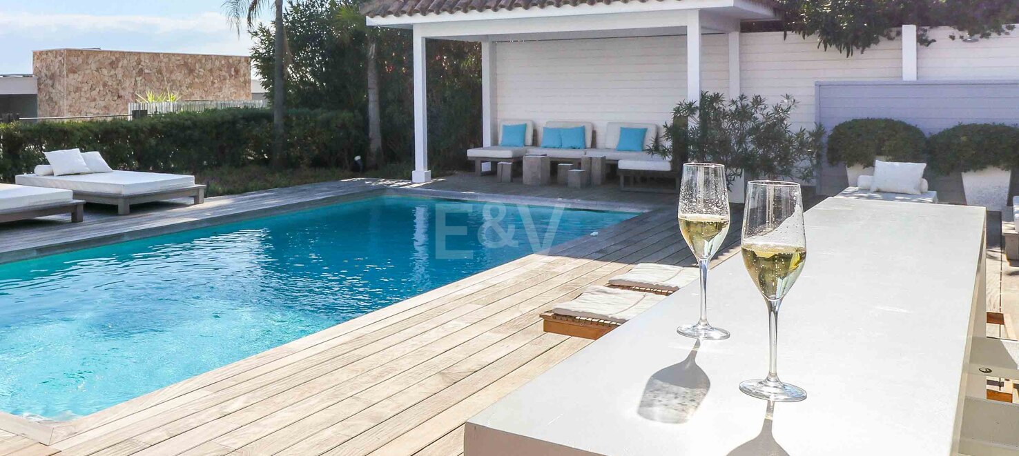 Villa with Nordic Charm and Mediterranean Views