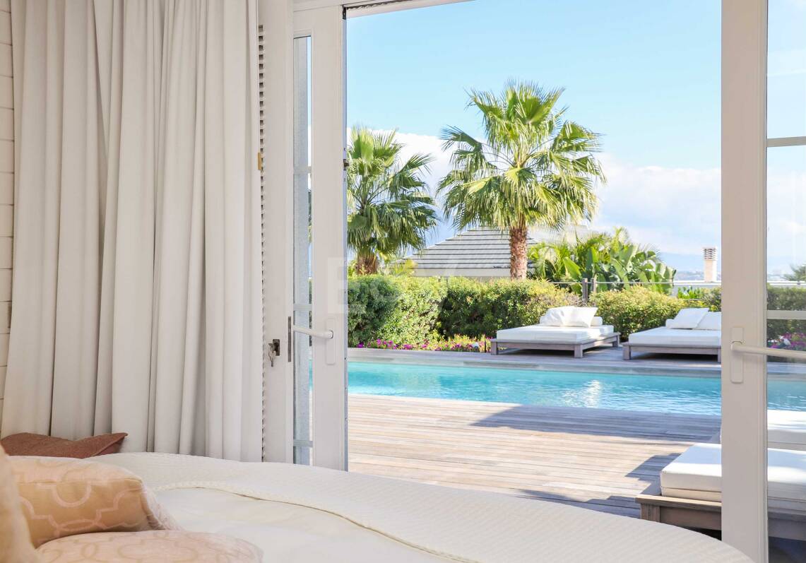 One Level Villa with Nordic Charm and Mediterranean Views