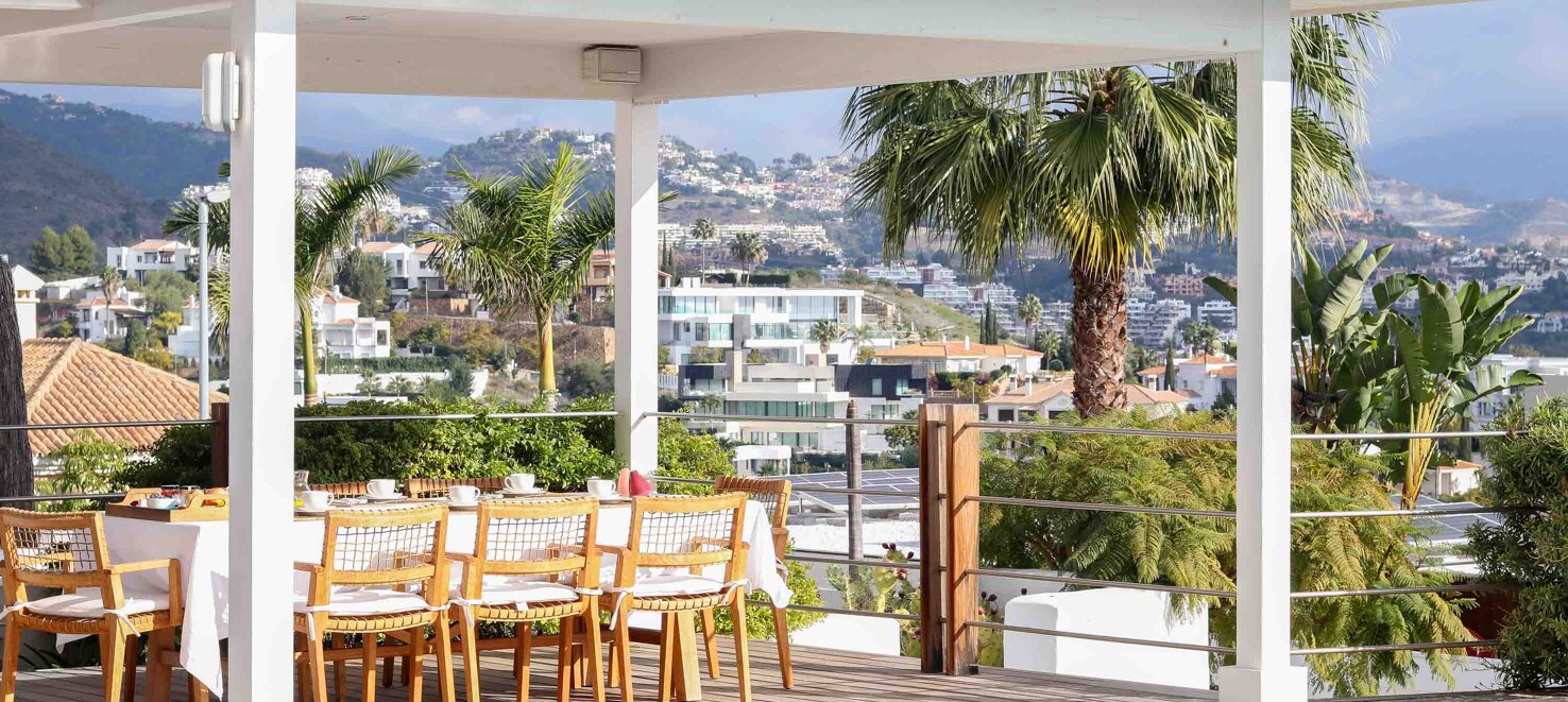 Villa with Nordic Charm and Mediterranean Views