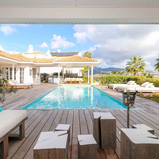 Villa with Nordic Charm and Mediterranean Views