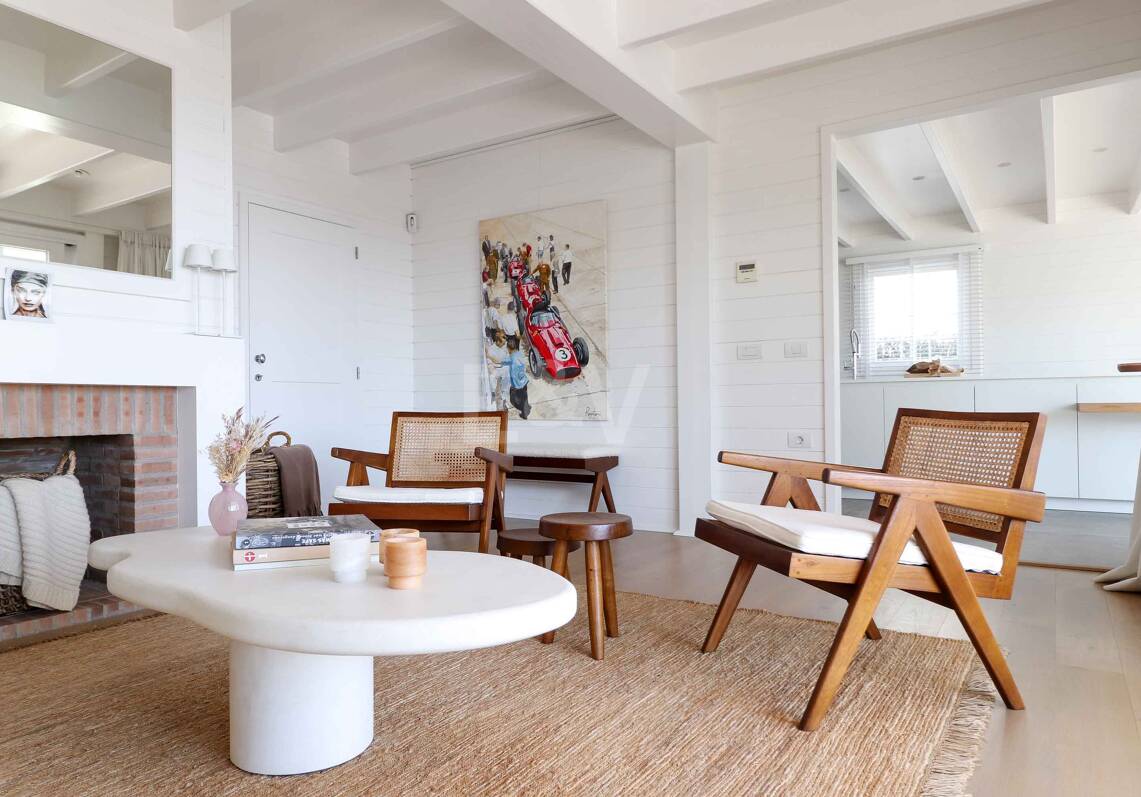 One Level Villa with Nordic Charm and Mediterranean Views