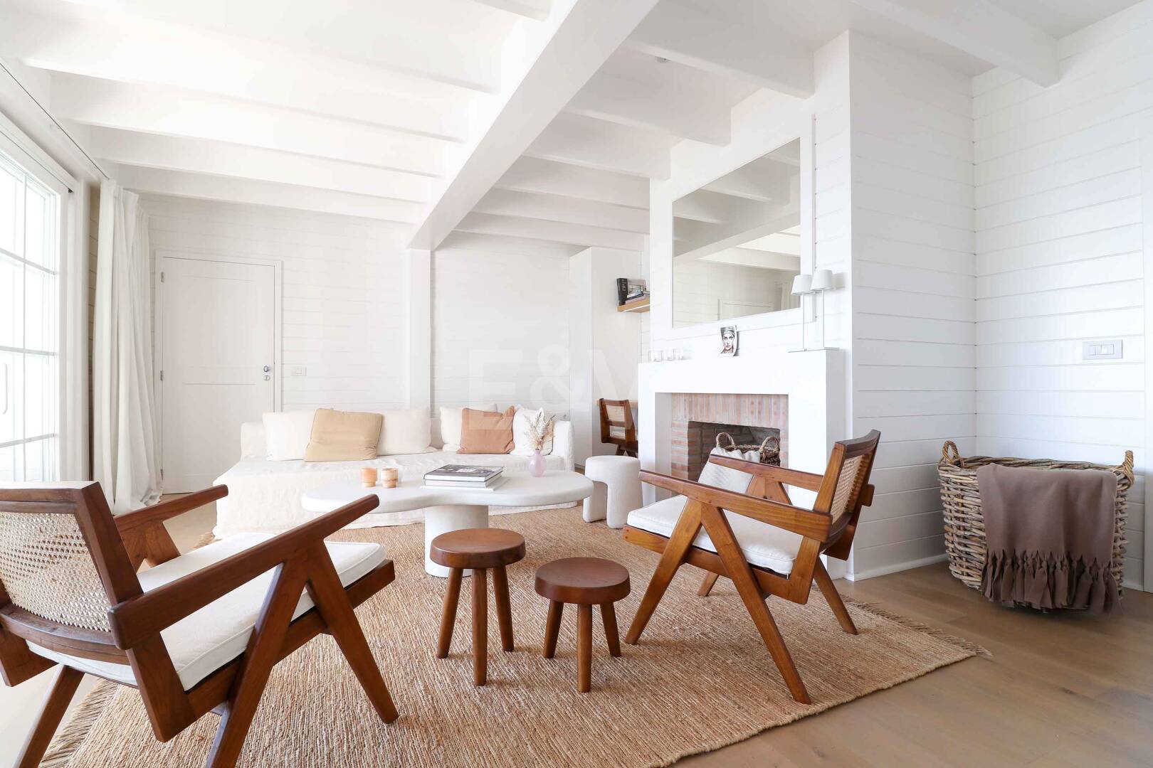 Villa with Nordic Charm and Mediterranean Views