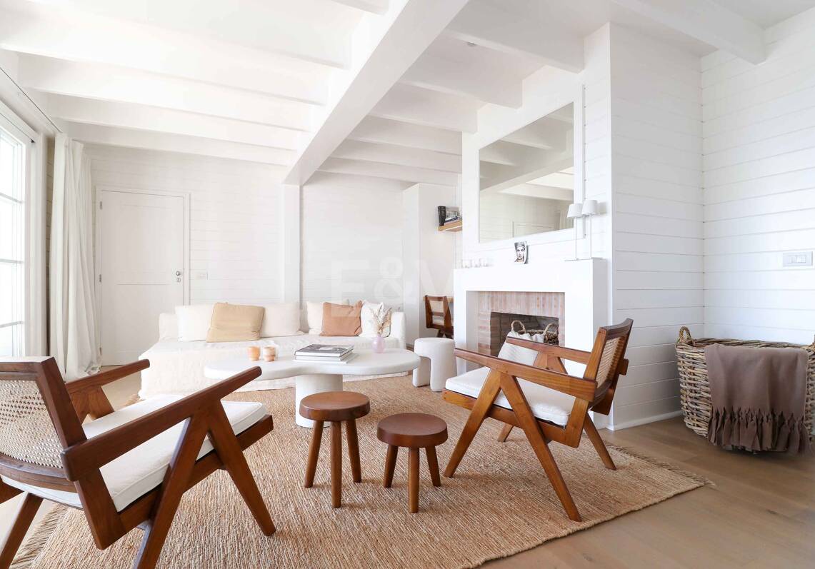 One Level Villa with Nordic Charm and Mediterranean Views