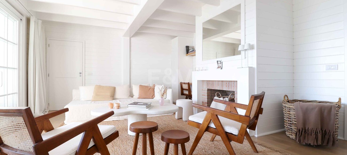 Villa with Nordic Charm and Mediterranean Views