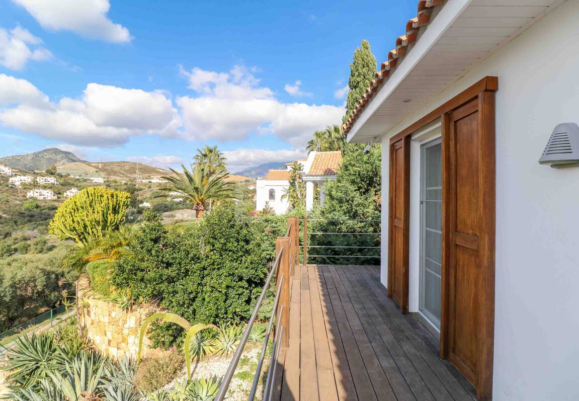 Villa with Nordic Charm and Mediterranean Views