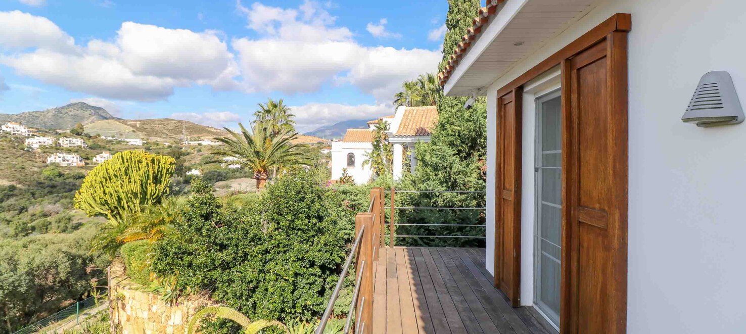 Villa with Nordic Charm and Mediterranean Views