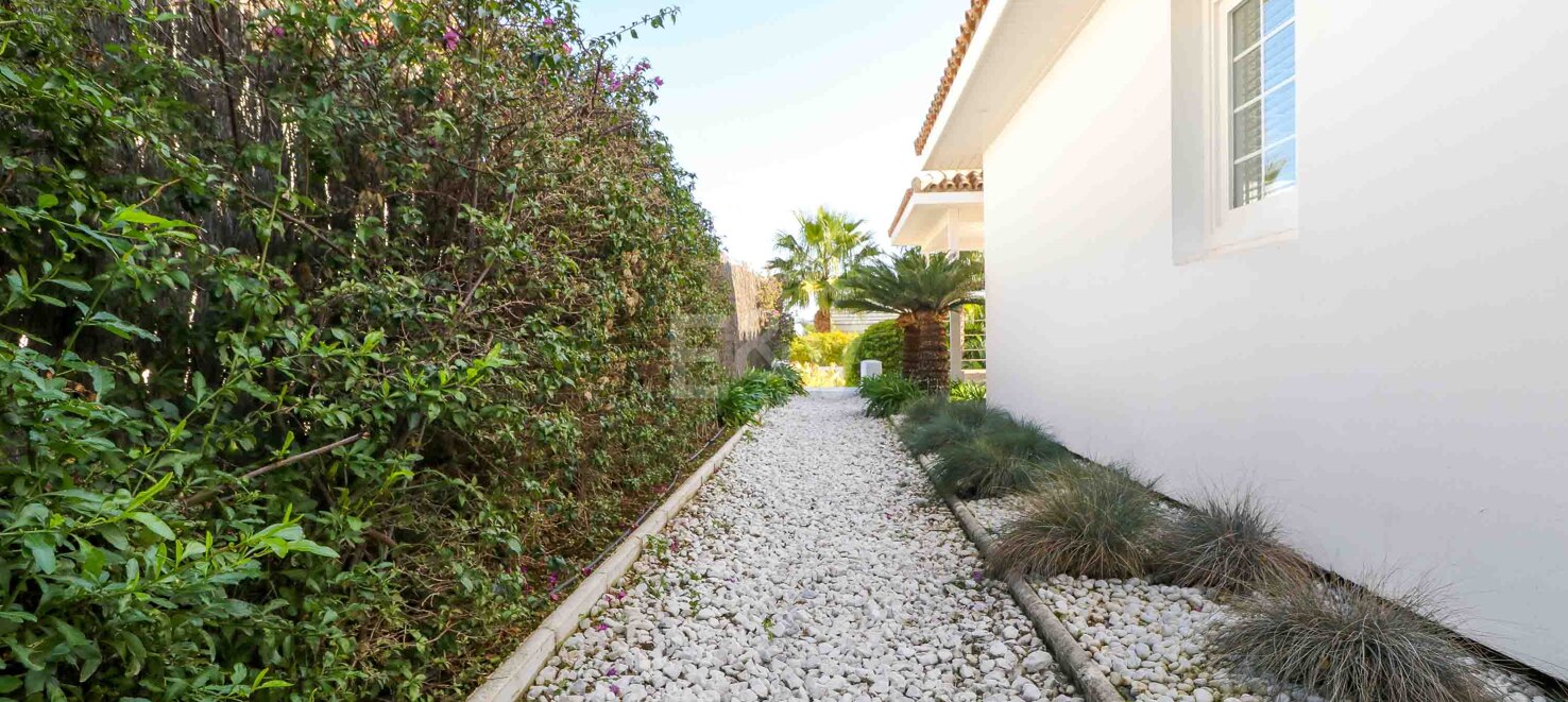 Villa with Nordic Charm and Mediterranean Views