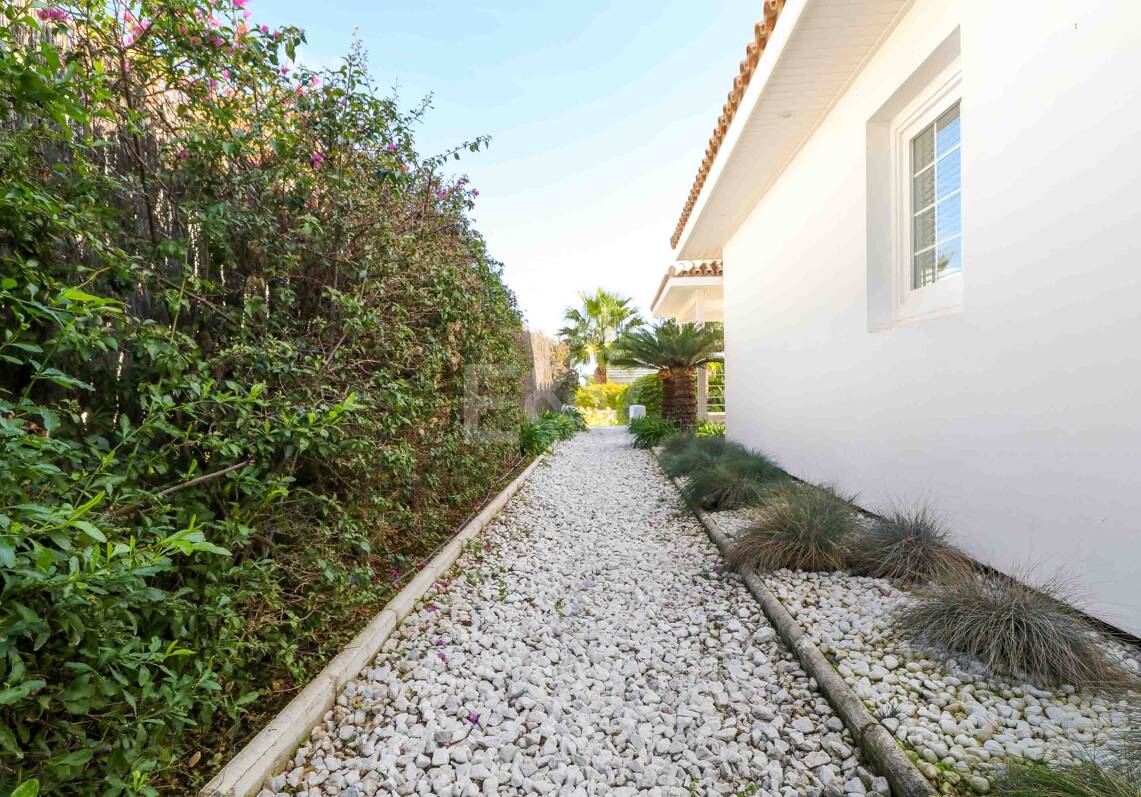 One Level Villa with Nordic Charm and Mediterranean Views