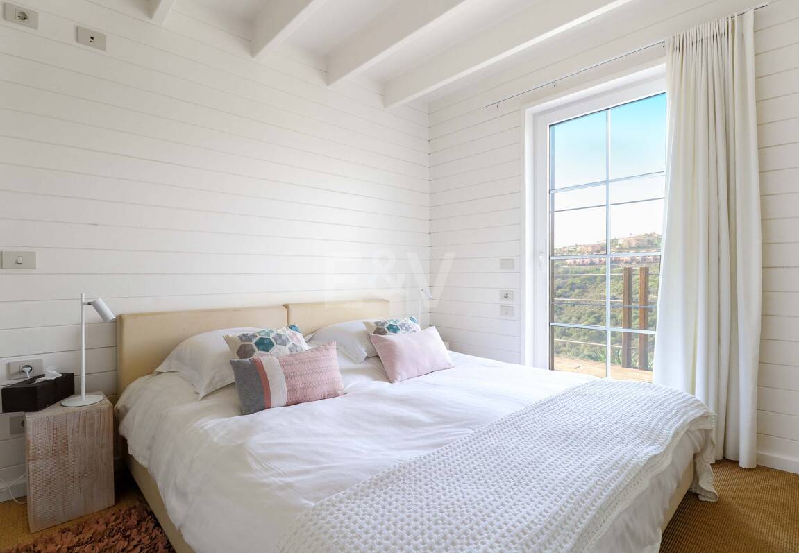 Villa with Nordic Charm and Mediterranean Views