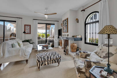 Duplex Apartment in Lomas de Marbella Club with Large Terrace