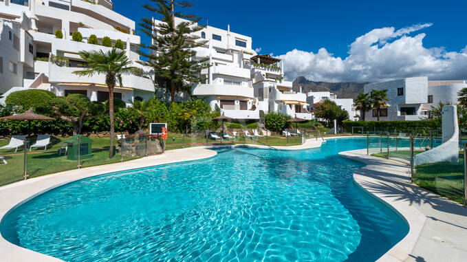 Duplex lägenhet i Lomas de Marbella Club med stor terrass