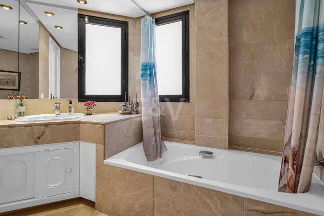 Appartement Duplex à Lomas de Marbella Club avec grande terrasse