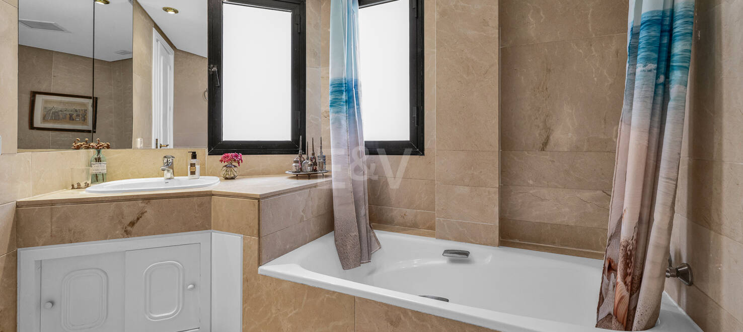 Appartement Duplex à Lomas de Marbella Club avec grande terrasse