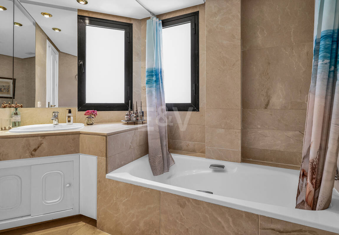 Appartement Duplex à Lomas de Marbella Club avec grande terrasse